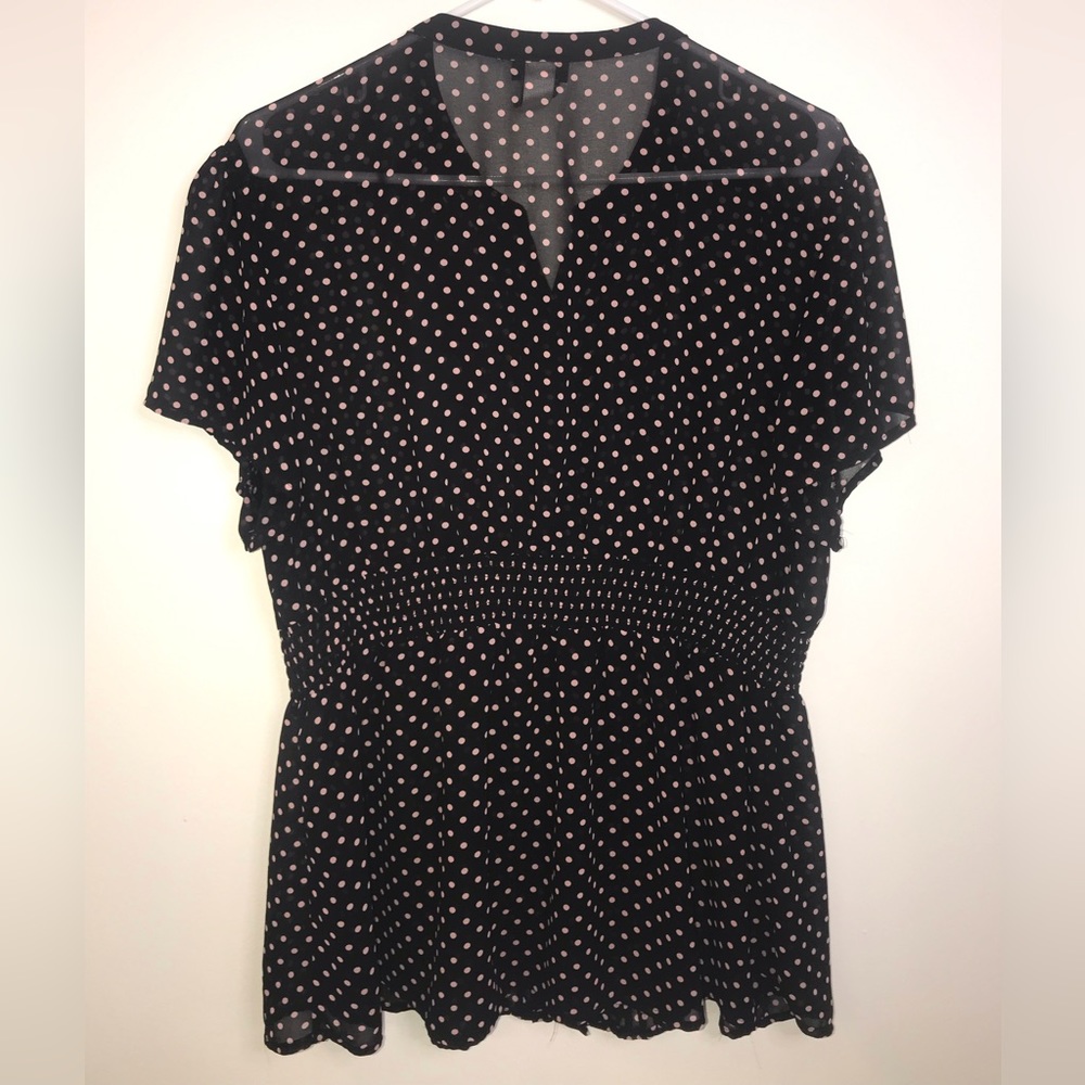 Torrid top size 2 (16/18) with ruffles down the front.